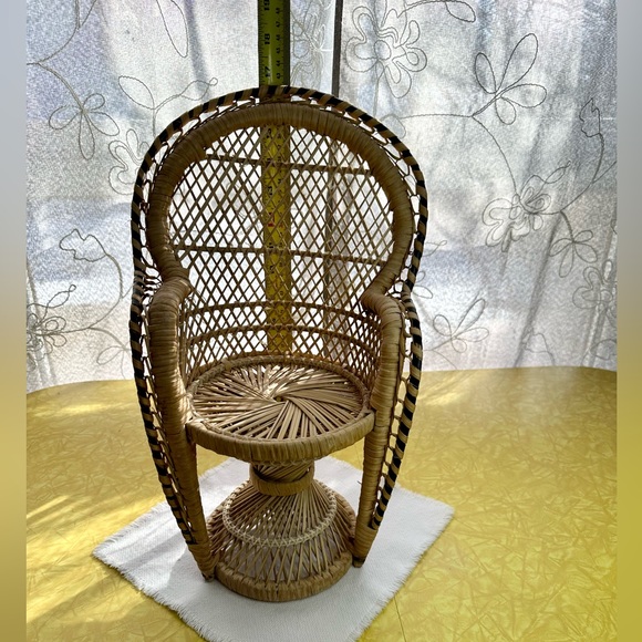 Vintage Boho Peacock Fan Chair for Doll or Plant Stand - Picture 13 of 14
